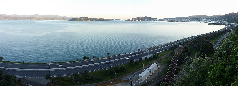 2009-09-20 Wellington Harbour.jpeg: 6937x2518, 2901k (2013 Oct 30 13:00)