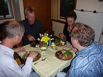 Reunion dinner (2009-11-07 19.12.23 P1000511 Simon.jpeg)