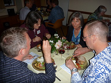 Reunion dinner (2009-11-07 19.13.00 P1000515 Simon.jpeg)