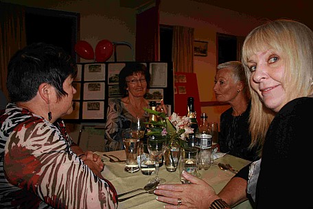 Reunion dinner (2009-11-07 _T IM000035.jpeg)