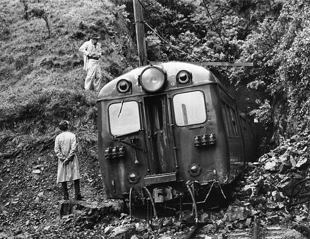 196809_khndh_derail.jpeg: 5721x4413, 2285k (2013 Oct 30 13:00)